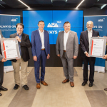 Die APA-IT erhielt am 5. 8. 2021 von TÜV Austria die offiziellen Zertifikate für Service-Management und IT-Sicherheit überreicht. V.l.: Günter Kahr (Lead Auditor, TÜV Austria Cert), Lukas Plattner (APA-IT), Gerald Innerwinkler (Geschäftsführer APA-IT), Klaus Mlekus (Leitung Vertrieb, TÜV Austria Cert), Christian Focke (Lead Auditor, TÜV Austria Cert), Gerald Steiner (APA-IT) Fotograf: Krisztian Juhasz Fotocredit: APA/APA-Fotoservice/Juhasz