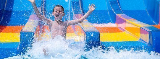 541x200_wasserrutsche_shutterstock_1223987536.jpg