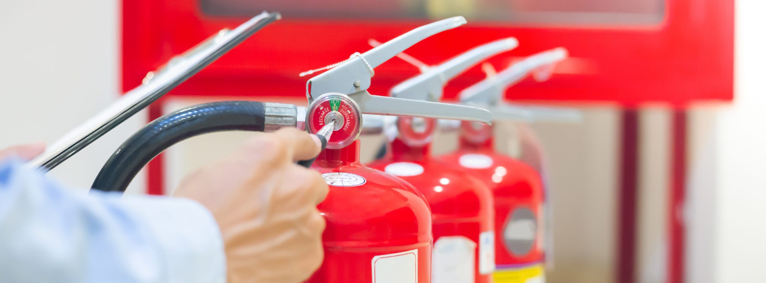 brandschutzbeauftragter_ACTS_DATA-STOCK_shutterstock_1890378685-1-scaled.jpg