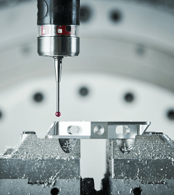 CNC-Maschine, Präzisionssonde bei der industriellen Metallbearbeitung (C) Shutterstock, Dmitry Kalinovsky