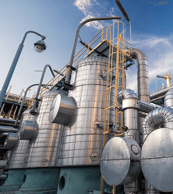 Molekularsieb-Dehydratationssystem: Öl- und Gasraffinerie (C) Shutterstock, Toppy Baker