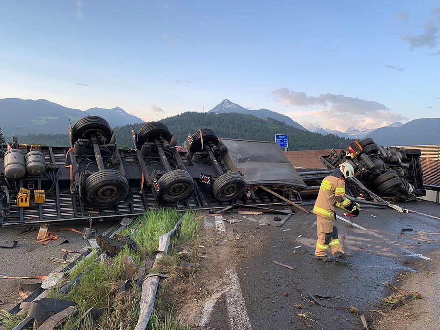 oelunfall_FF_Eben_Pongau_02.jpg
