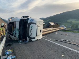 Ölunfall A10 (c) FF Eben