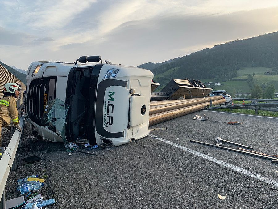 oelunfall_FF_Eben_Pongau_02.jpg